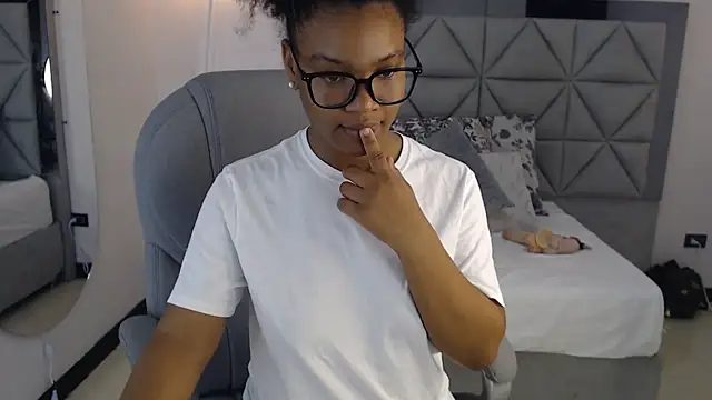 Snapshot of genesis_moretz chatting on 14, 5, 2026 genesis moretz online show from 14, 5, 2026
