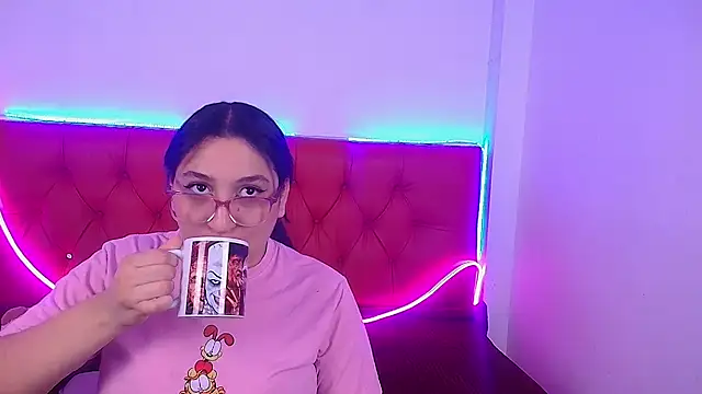 Little Cuttie  online show from 19, 2, 2025
