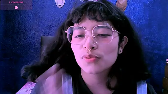 Snapshot of NinaYellow chatting on 12, 9, 2025 NinaYellow online show from 12, 9, 2025