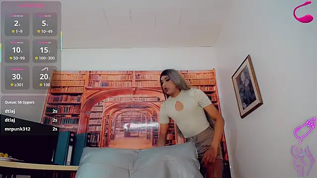 Amanda Cax online show from 8, 11, 2025