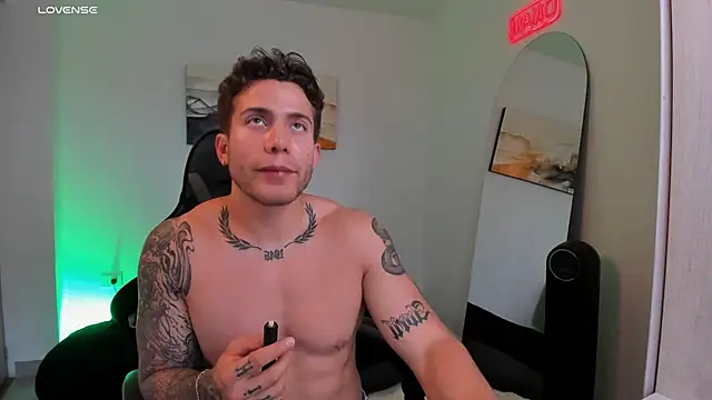 Snapshot of LucianSinclair chatting on 9, 2, 2025 LucianSinclair online show from 9, 2, 2025