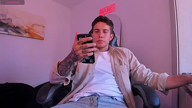 Snapshot of LucianSinclair chatting on 12, 1, 2025 LucianSinclair online show from 12, 1, 2025