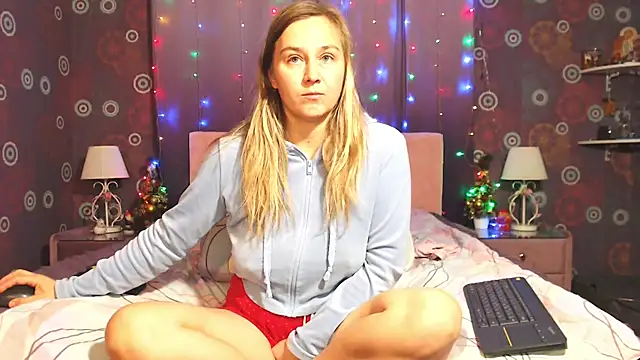 Snapshot of SquirtyAlice chatting on 14, 12, 2025 SquirtyAlice online show from 14, 12, 2025