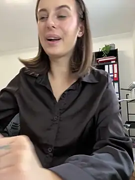 Hii Lolla online show from 6, 2, 2026