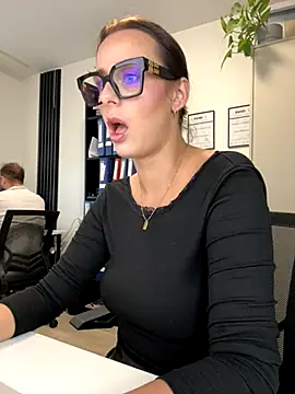 Snapshot of Hii_Lolla chatting on 3, 10, 2025 Hii Lolla online show from 3, 10, 2025