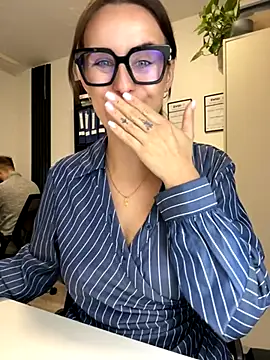 Hii Lolla online show from 14, 11, 2025