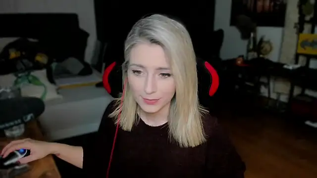 Lisaonthemoon online show from 15, 10, 2025