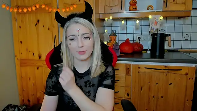 Lisaonthemoon online show from 26, 10, 2025