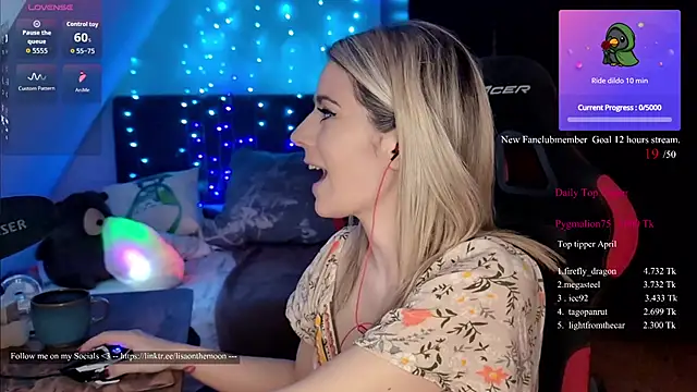 Snapshot of Lisaonthemoon chatting on 26, 4, 2026 Lisaonthemoon online show from 26, 4, 2026