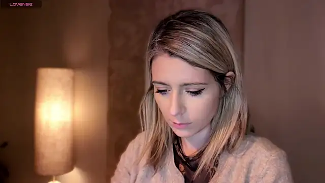 Lisaonthemoon online show from 5, 4, 2026