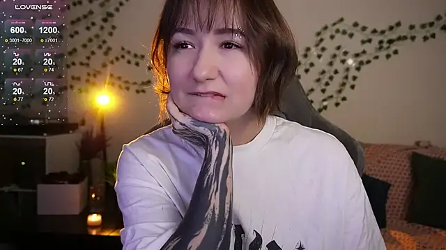 Megan  Hart online show from 26, 11, 2025