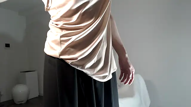 Lily 0000 online show from 25, 2, 2025