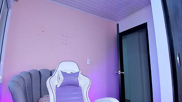 Snapshot of lili_turner chatting on 19, 2, 2025 lili turner online show from 19, 2, 2025