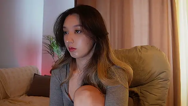 Snapshot of Sarasuo1 chatting on 10, 4, 2026 Sarasuo1 online show from 10, 4, 2026