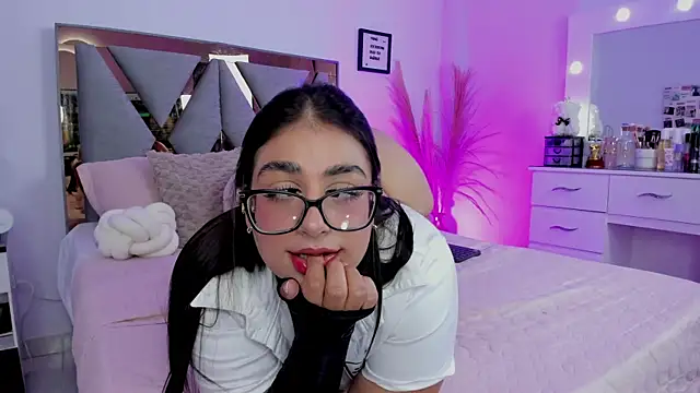 GabyRhodes online show from 15, 4, 2026