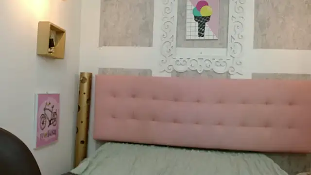 Cloeandtyfanny online show from 7, 3, 2025
