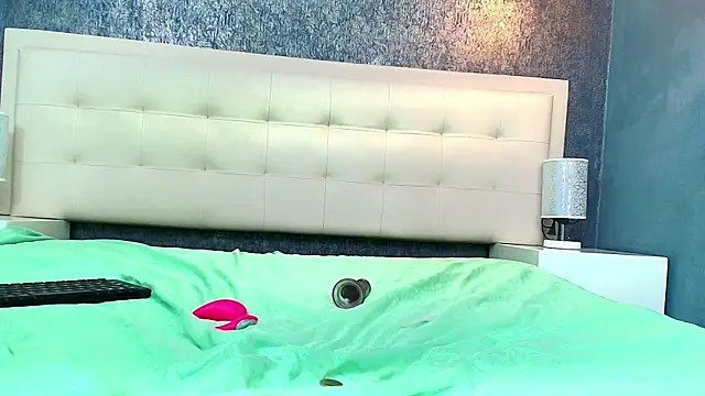 Cloeandtyfanny online show from 11, 5, 2026
