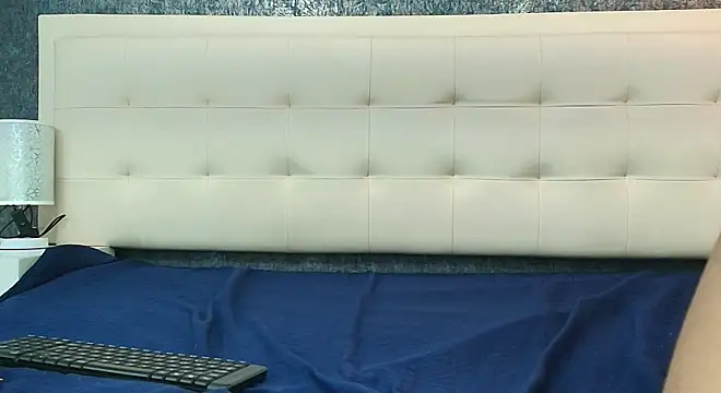 Cloeandtyfanny online show from 11, 4, 2026