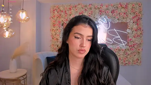 PaulinaSantos  online show from 1, 11, 2025