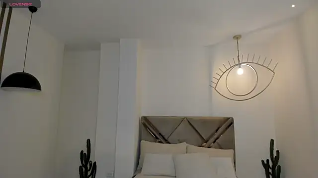 PaulinaSantos  online show from 5, 4, 2026