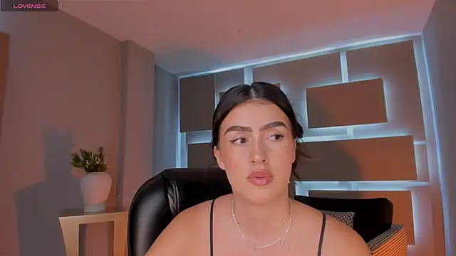 Snapshot of PaulinaSantos_ chatting on 13, 5, 2026 PaulinaSantos online show from 13, 5, 2026