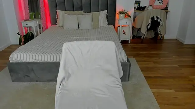 Snapshot of Fancy_Jenn chatting on 13, 11, 2025 Fancy Jenn online show from 13, 11, 2025