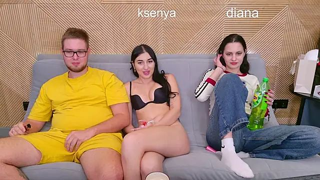 Snapshot of Ksenny chatting on 12, 11, 2025 Ksenny online show from 12, 11, 2025