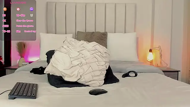 romina-brunette online show from 26, 10, 2025