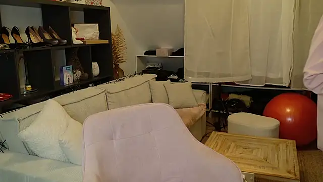 victoirenextdoor online show from 15, 2, 2026