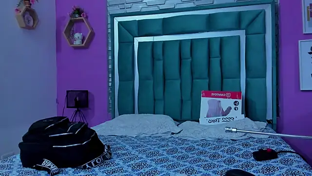 LORENSCOLLINS online show from 6, 3, 2026