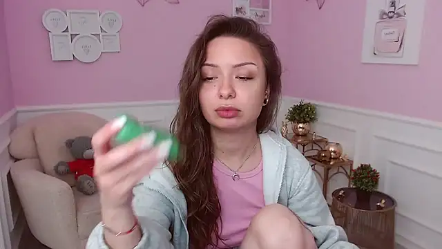 Snapshot of LucySkilar chatting on 15, 5, 2026 LucySkilar online show from 15, 5, 2026