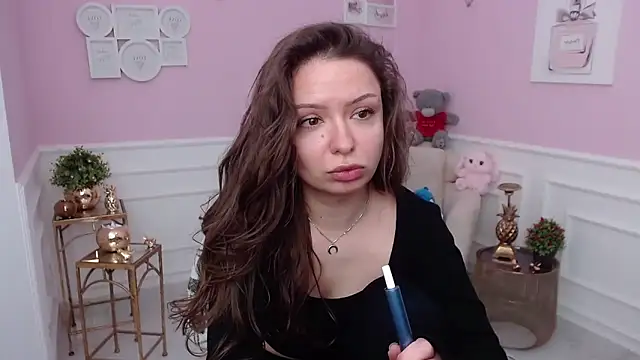 LucySkilar online show from 2, 2, 2026