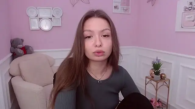 LucySkilar online show from 10, 12, 2024
