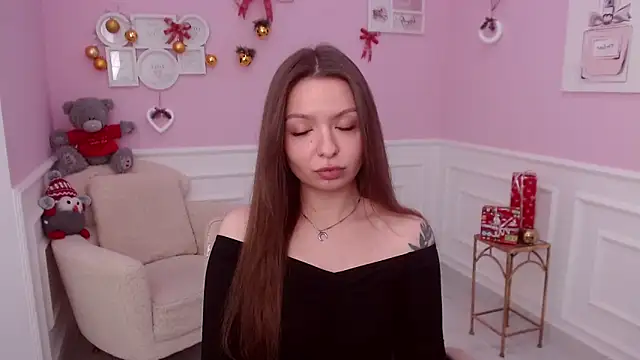 LucySkilar online show from 24, 12, 2024
