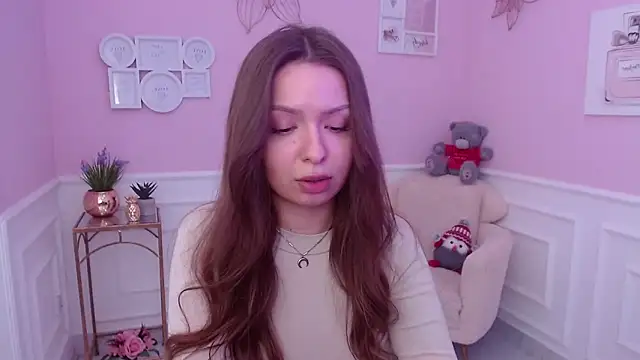 LucySkilar online show from 2, 2, 2025