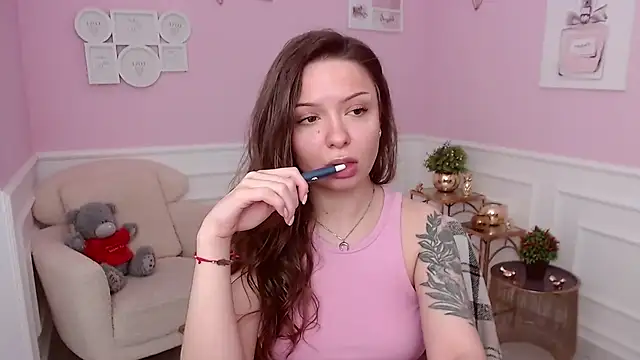 LucySkilar online show from 3, 4, 2026