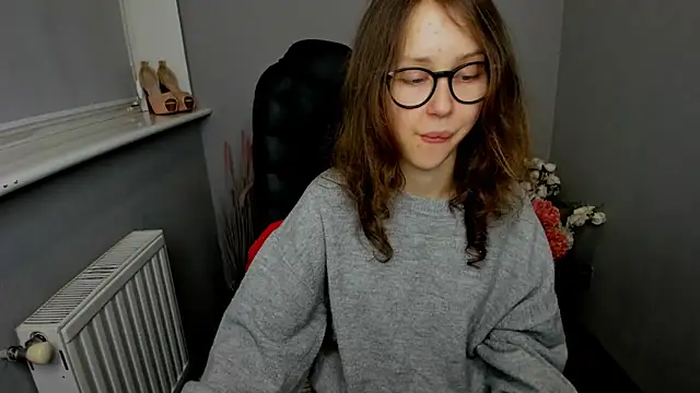 Snapshot of AfinaCutie chatting on 1, 2, 2025 AfinaCutie online show from 1, 2, 2025