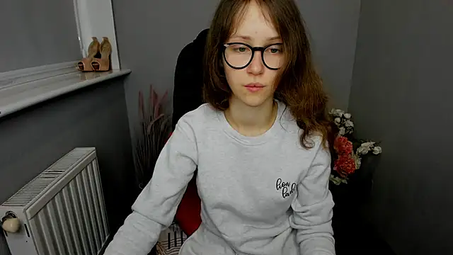 Snapshot of AfinaCutie chatting on 2, 2, 2025 AfinaCutie online show from 2, 2, 2025