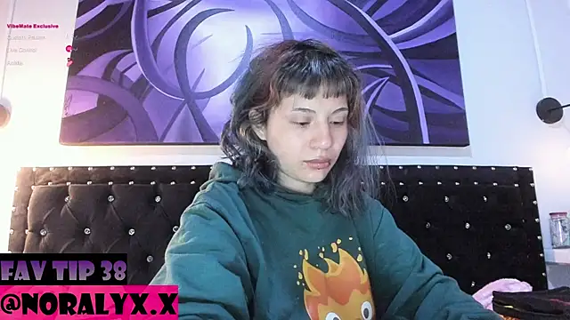 Snapshot of hey_noraly chatting on 4, 7, 2026 hey noraly online show from 4, 7, 2026
