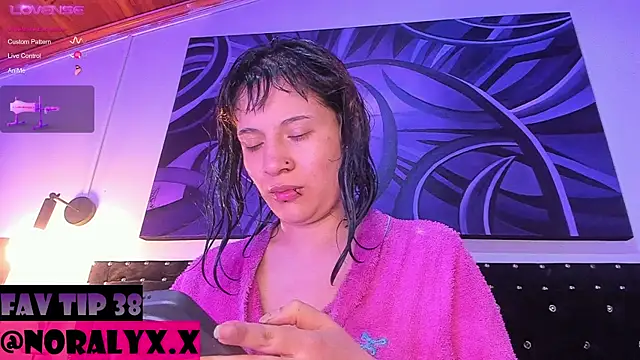 Snapshot of hey_noraly chatting on 13, 7, 2026 hey noraly online show from 13, 7, 2026