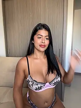 Snapshot of MelissaWaltton chatting on 8, 11, 2025 MelissaWaltton online show from 8, 11, 2025