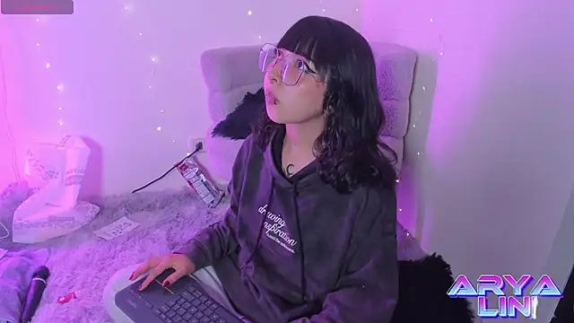 arysUwU online show from 8, 5, 2026