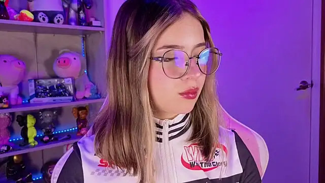 EmilyMiller  online show from 16, 4, 2026