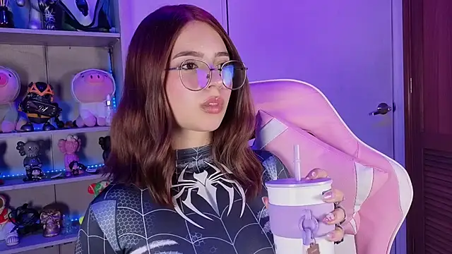 EmilyMiller  online show from 1, 11, 2025