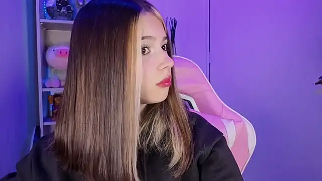 EmilyMiller  online show from 14, 10, 2025