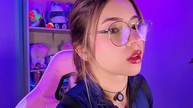 Snapshot of EmilyMiller_ chatting on 8, 5, 2026 EmilyMiller online show from 8, 5, 2026