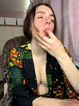 Snapshot of GillKelly chatting on 27, 11, 2025 GillKelly online show from 27, 11, 2025