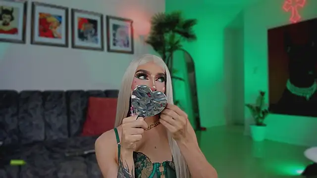 Taylor  foxxx online show from 17, 12, 2025