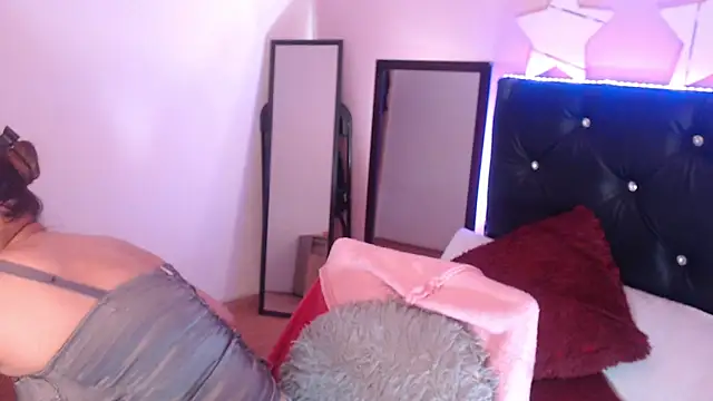 Snapshot of camila_delarosa chatting on 23, 10, 2025 camila delarosa online show from 23, 10, 2025