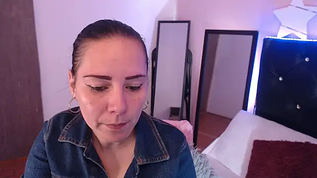 Snapshot of camila_delarosa chatting on 19, 11, 2025 camila delarosa online show from 19, 11, 2025